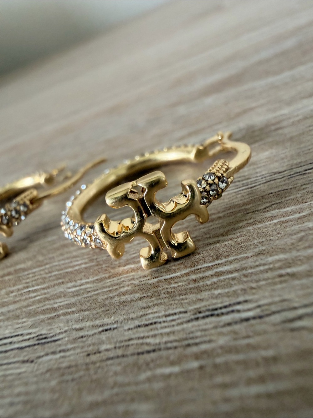 New Tory Burch Crystal Logo Hoop Earrings Gold Tone Pavé Double T - Picture 5 of 8